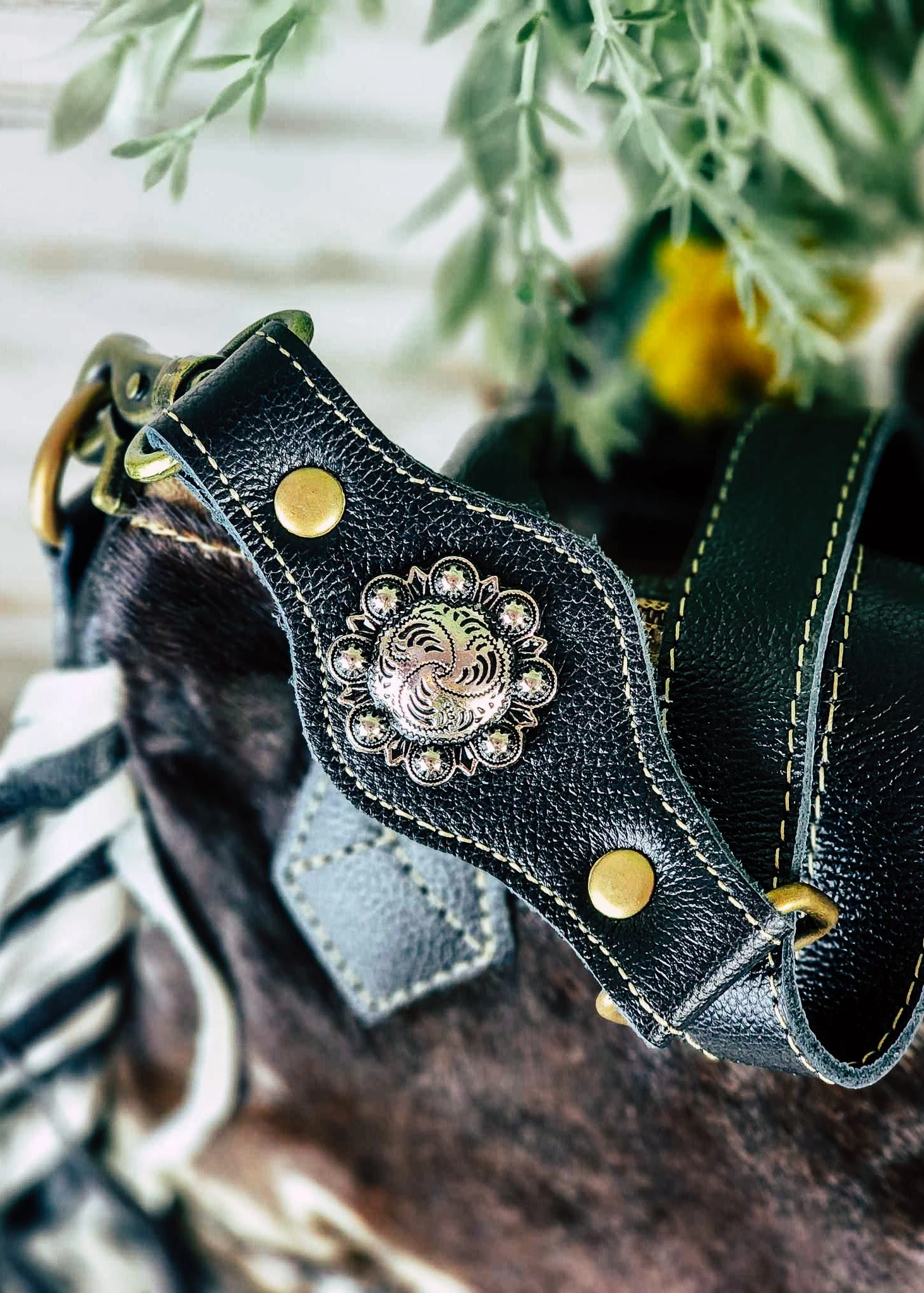 Concealed Carry Black & White Fringe Cowhide Crossbody Handbag - Image 6